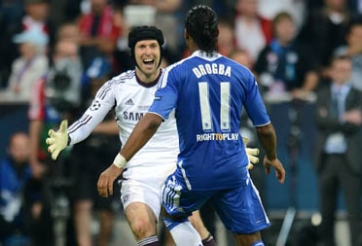 Petr Cech: Hãy cảnh giác với Drogba!
